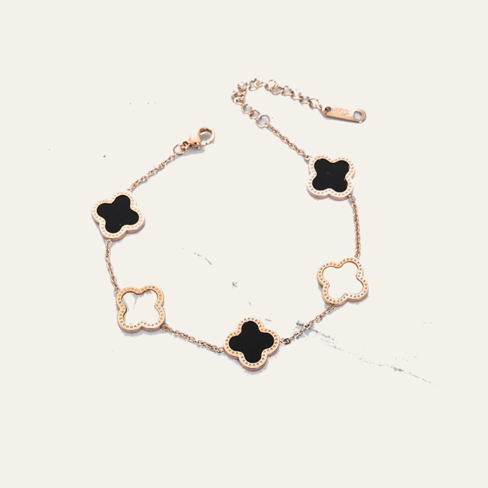 Clover Bracelet - Onyx and Quartz
